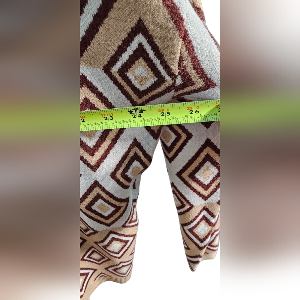Warner Brothers - Abbott Elementary Sitcom Geometric Patterned Cardigan …​ - Picture 6 of 8